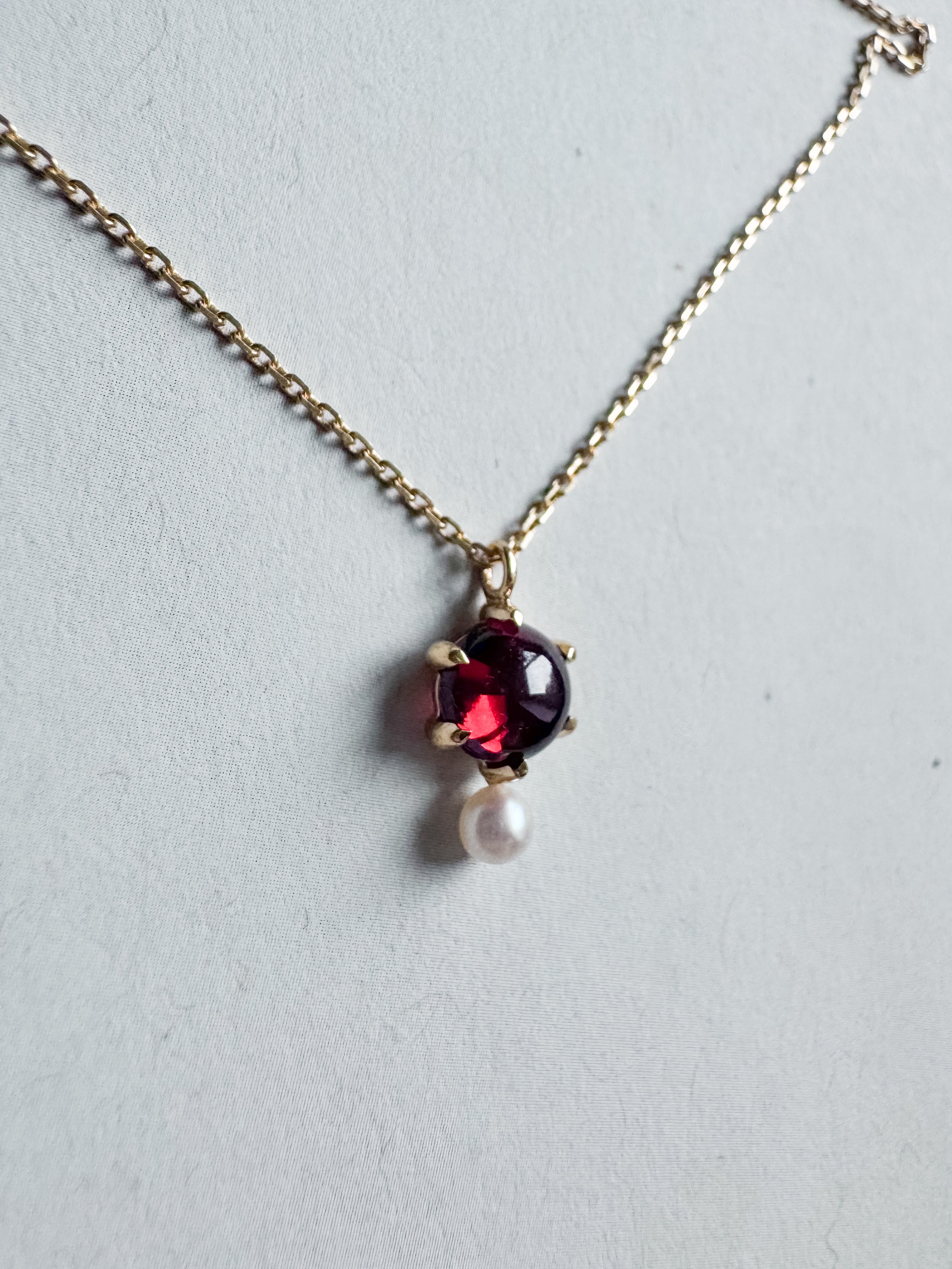 Majestic 18ct gold-plated silver necklace with garnet and pearl